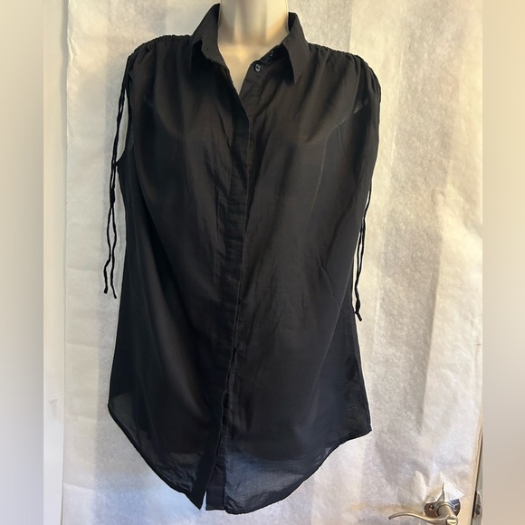 H&M Black Button Down Sleeveless Shirt light weight w/ruched detail Sz-M.  D19 - Picture 2 of 8